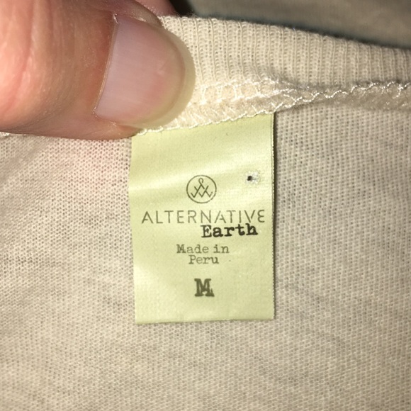 Alternative Earth Red Bow t-shirt - Picture 2 of 4